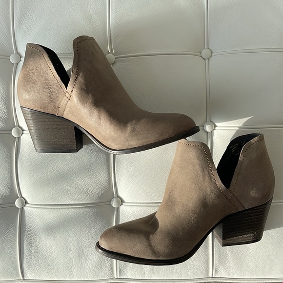 Steve Madden Adelphie Taupe Leat bootie 9.5 - Picture 5 of 9